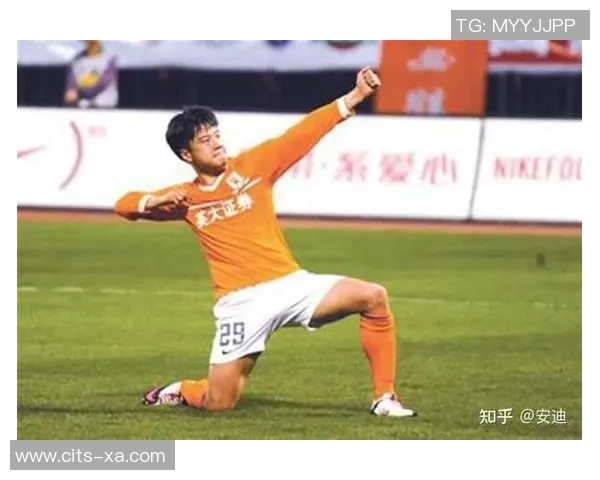 足球场上拼搏不止的球星训练日常揭秘他们的坚持与努力